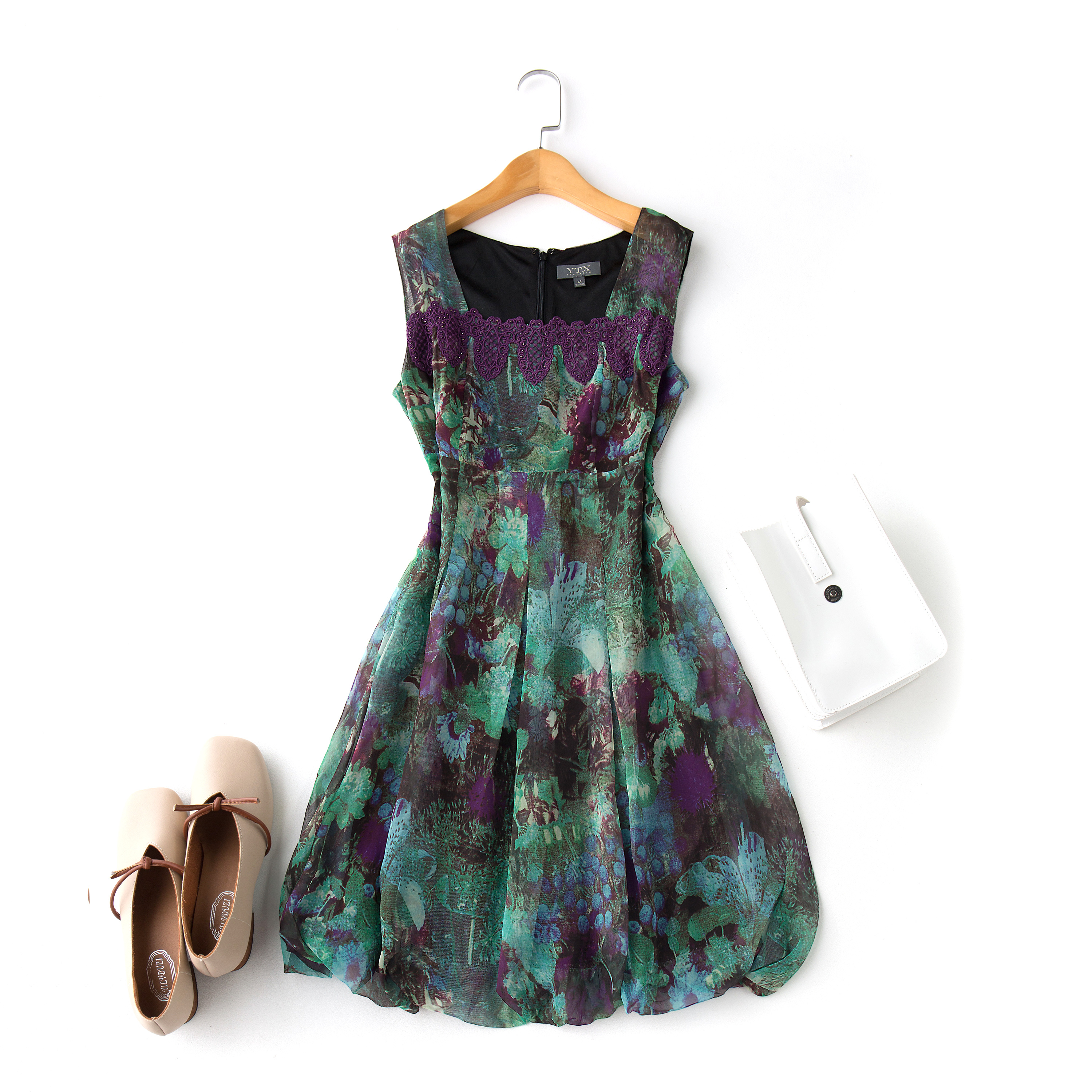 服裝與靜物拍攝 掛拍、平鋪與模特展示的專業(yè)技巧